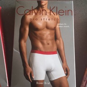 New Men’s Calvin Klein boxer briefs size m